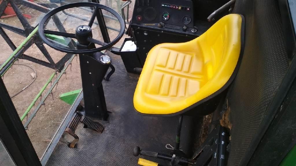 Oldtimer-Mähdrescher des Typs John Deere 1032, Neumaschine in Херсон (Bild 3)