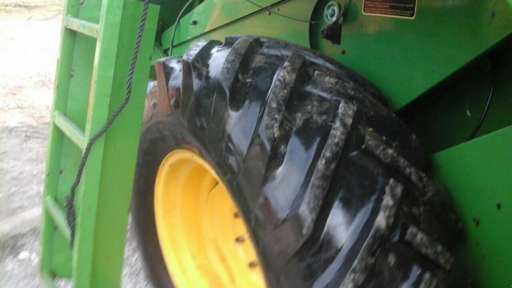 Oldtimer-Mähdrescher des Typs John Deere 1052, Neumaschine in Червоноград (Bild 8)