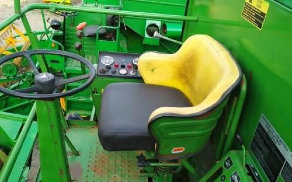 Oldtimer-Mähdrescher des Typs John Deere 945, Neumaschine in Херсон (Bild 3)