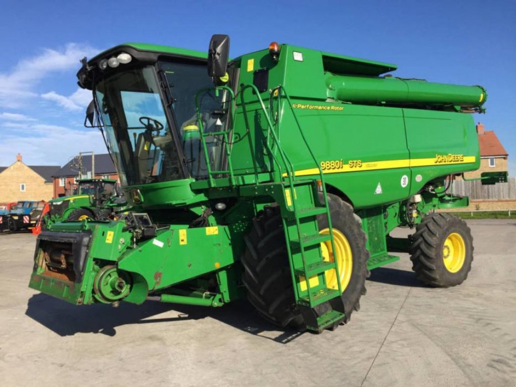 Oldtimer-Mähdrescher a típus John Deere 9880i STS, Neumaschine ekkor: Рівне (Kép 2)
