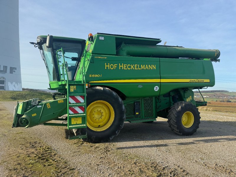 Oldtimer-Mähdrescher of the type John Deere S690i HM, Gebrauchtmaschine in Hünfelden (Picture 1)