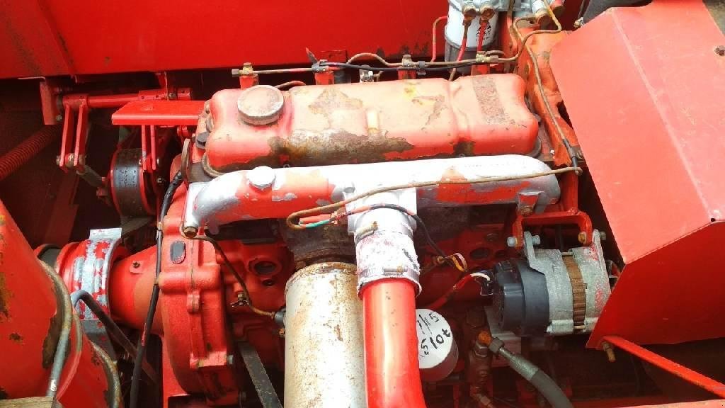 Oldtimer-Mähdrescher a típus Massey Ferguson 440, Neumaschine ekkor: Херсон (Kép 2)