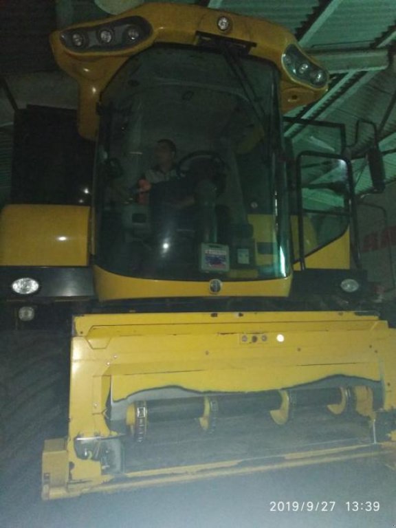 Oldtimer-Mähdrescher del tipo New Holland CX6090, Neumaschine In Біла Церква (Immagine 1)