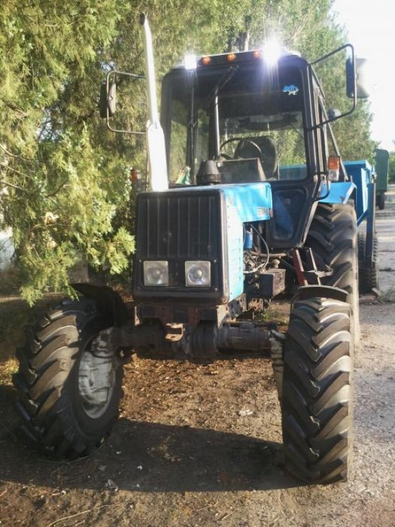 Oldtimer-Traktor des Typs Belarus Беларус-1025, Neumaschine in Запоріжжя (Bild 4)