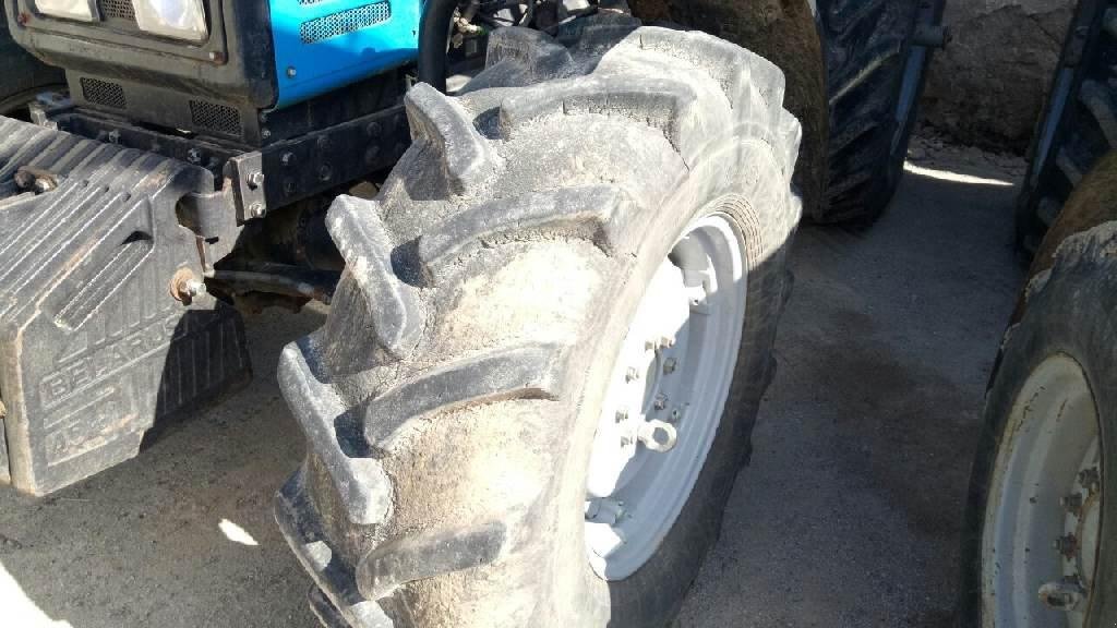 Oldtimer-Traktor des Typs Belarus Беларус-1221, Neumaschine in Херсон (Bild 3)