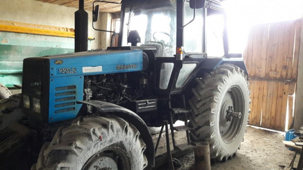 Oldtimer-Traktor typu Belarus Беларус-1221.2, Neumaschine v Чемеревці (Obrázek 1)