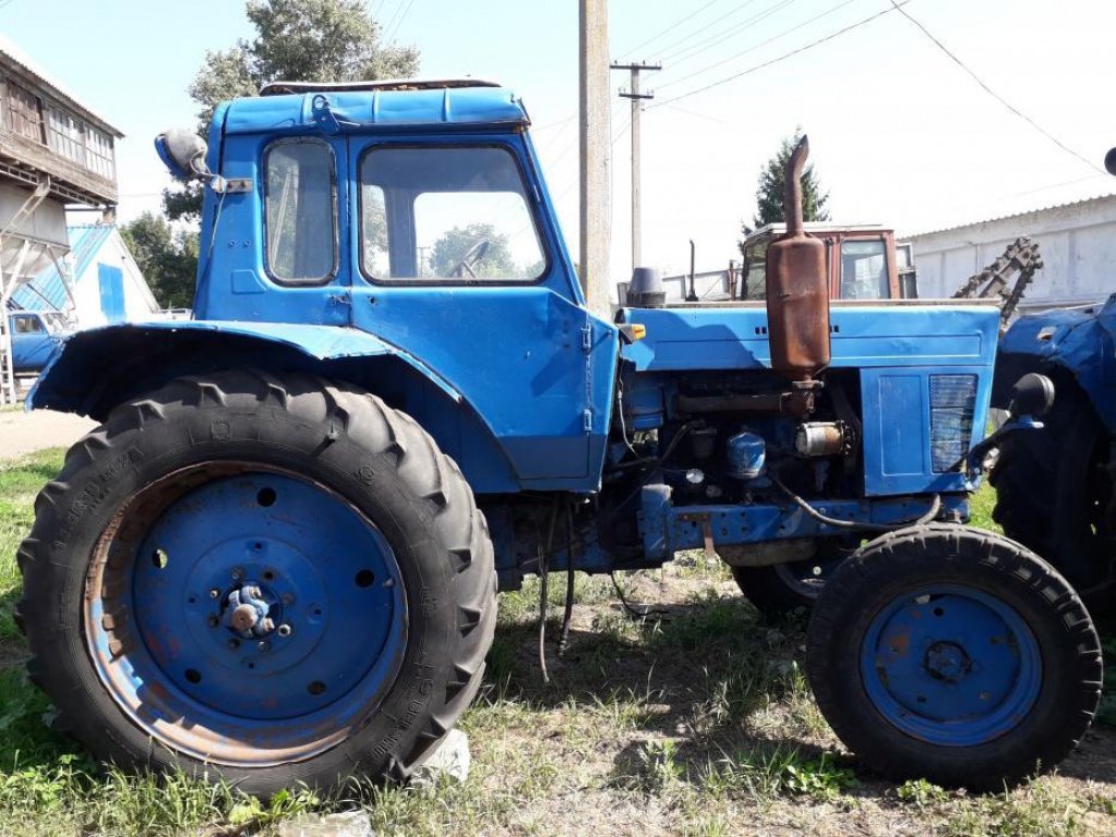 Oldtimer-Traktor des Typs Belarus Беларус-80, Neumaschine in Суми (Bild 1)