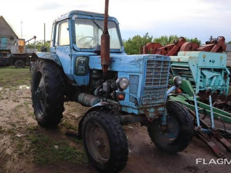 Oldtimer-Traktor van het type Belarus Беларус-80, Neumaschine in Херсон (Foto 1)