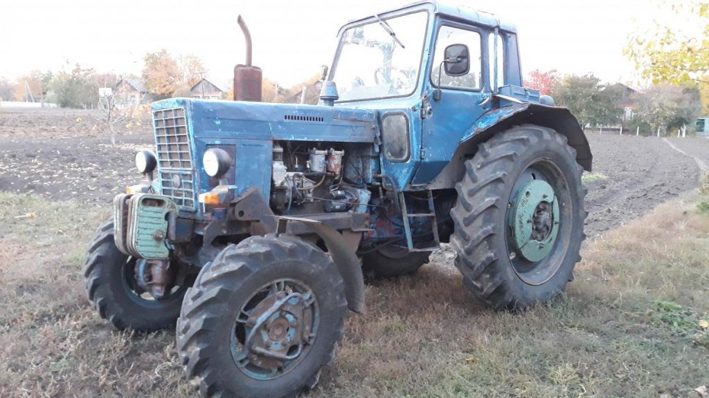 Oldtimer-Traktor des Typs Belarus Беларус-82, Neumaschine in Шпола (Bild 11)