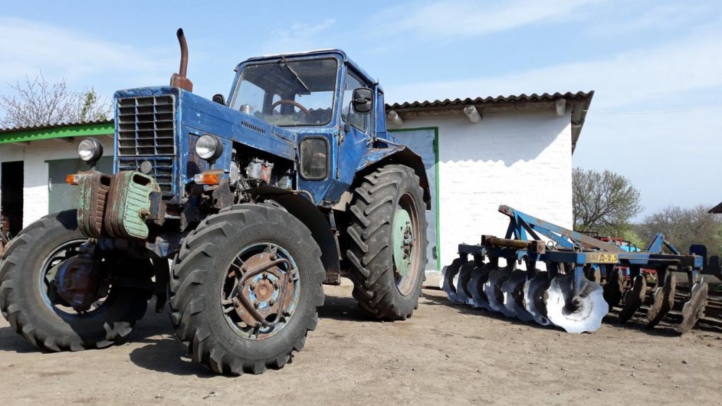 Oldtimer-Traktor typu Belarus Беларус-82, Neumaschine v Шпола (Obrázek 1)