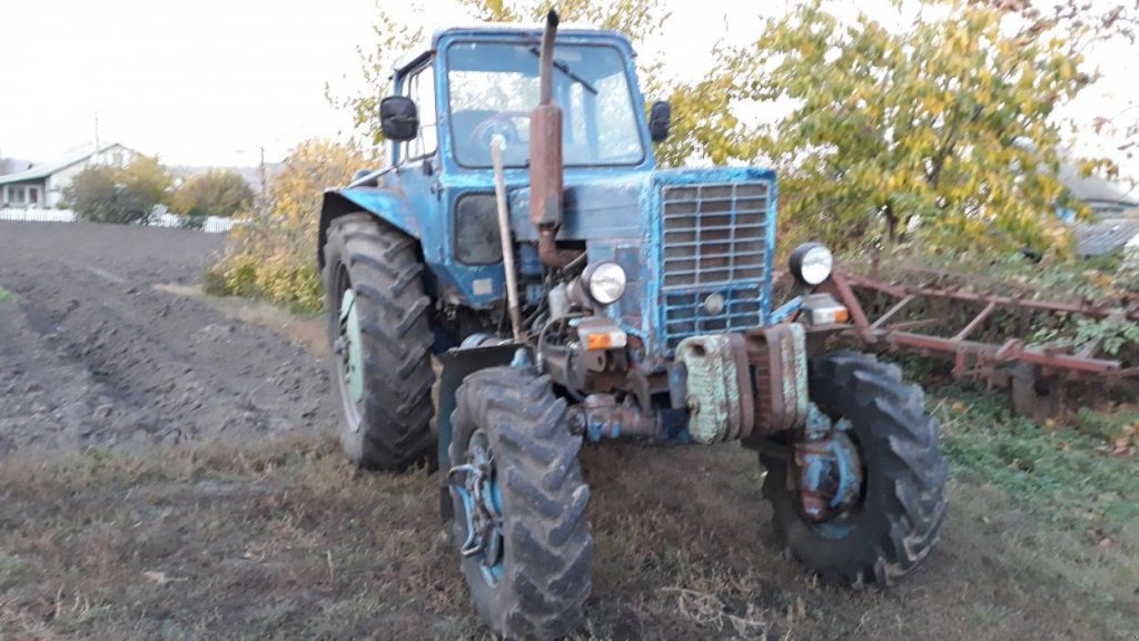 Oldtimer-Traktor des Typs Belarus Беларус-82, Neumaschine in Шпола (Bild 9)