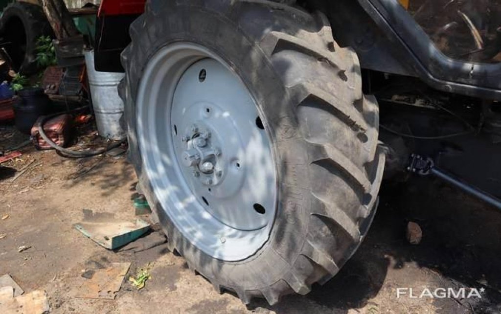 Oldtimer-Traktor des Typs Belarus Беларус-82, Neumaschine in Херсон (Bild 2)