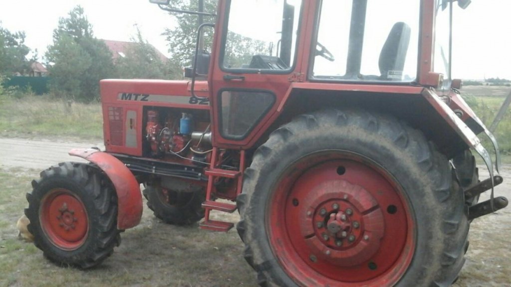 Oldtimer-Traktor des Typs Belarus Беларус-82, Neumaschine in Червоноград (Bild 2)