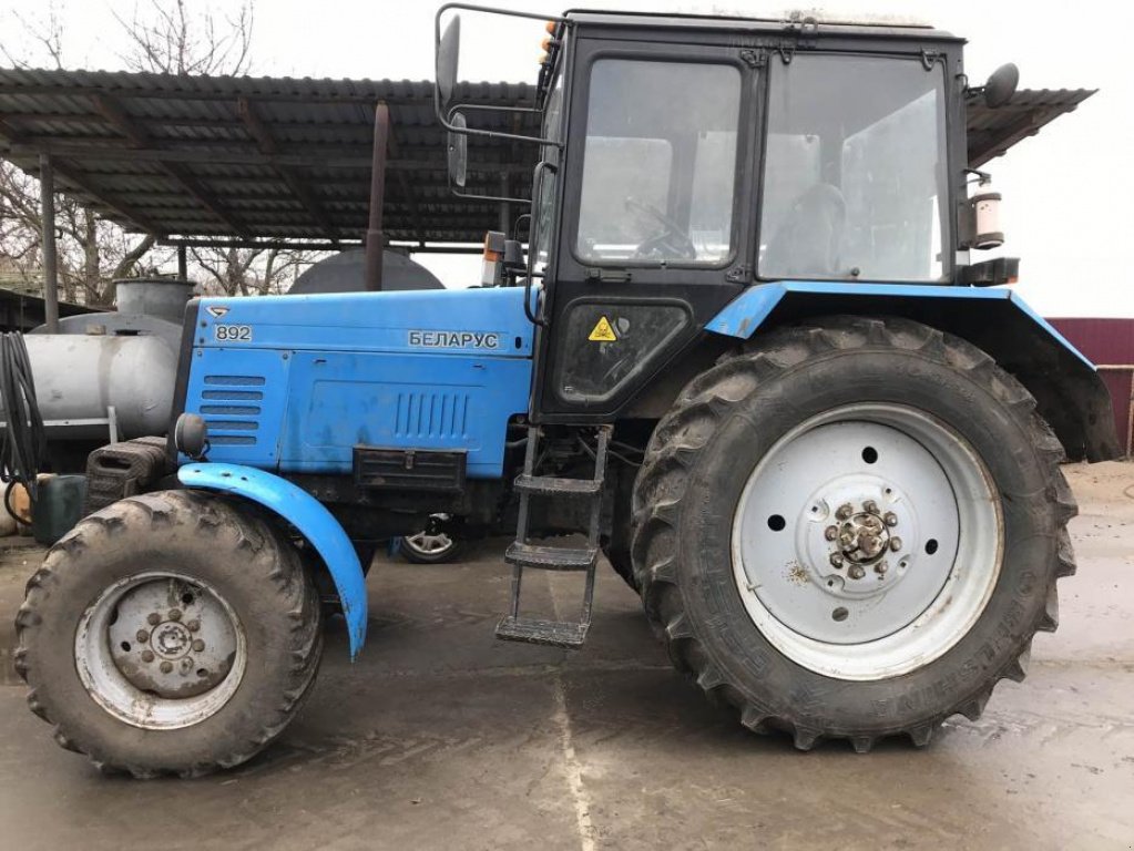 Oldtimer-Traktor tipa Belarus Беларус-892, Neumaschine u Полтава (Slika 1)