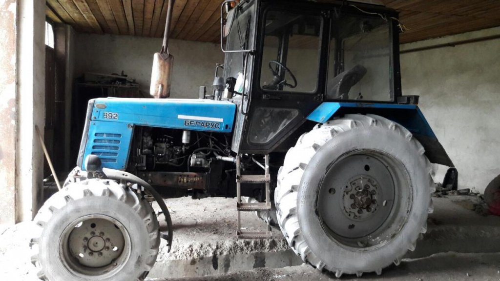 Oldtimer-Traktor типа Belarus Беларус-892, Neumaschine в Чемеревці (Фотография 2)