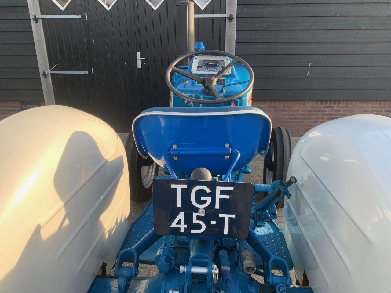 Oldtimer-Traktor of the type Ford 3000, Gebrauchtmaschine in Moerkapelle (Picture 3)