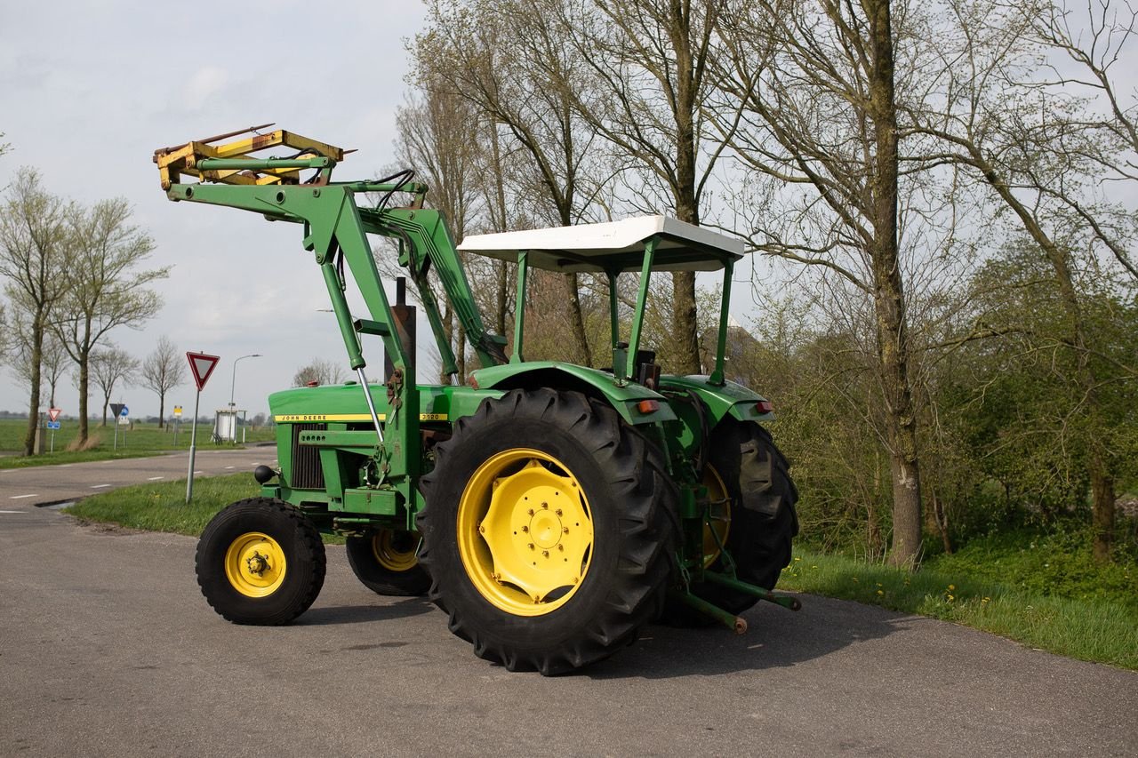 Oldtimer-Traktor des Typs John Deere 3120, Gebrauchtmaschine in Grijpskerk (Bild 4)