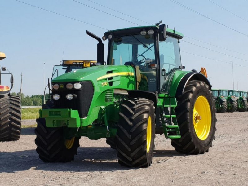 Oldtimer-Traktor typu John Deere 7820, Neumaschine v Путрівка (Obrázek 1)