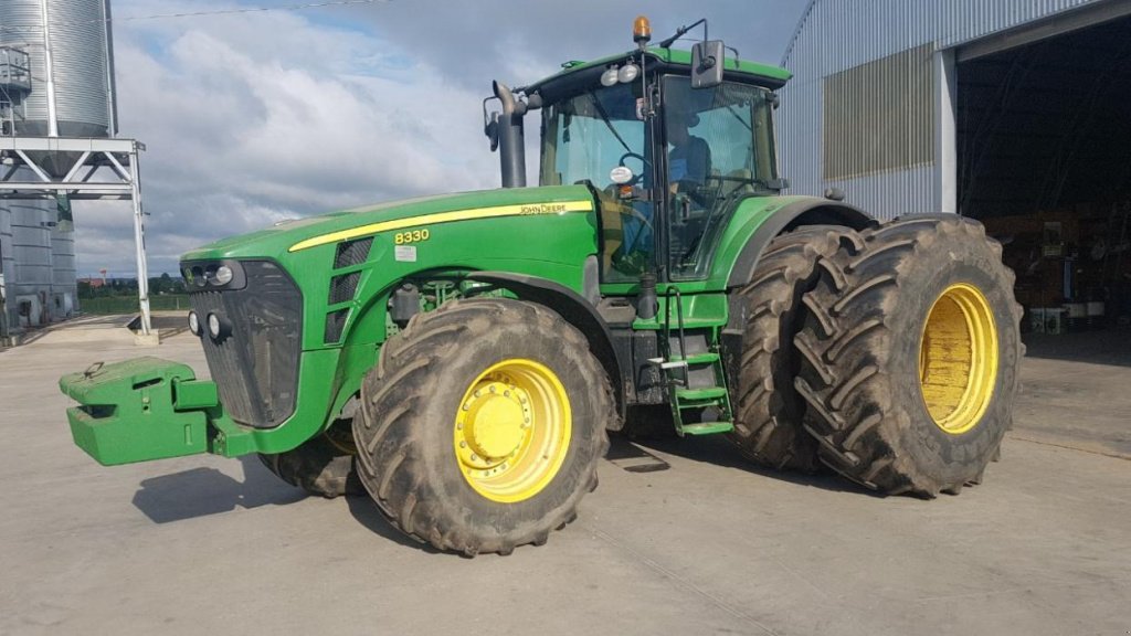 Oldtimer-Traktor a típus John Deere 8330, Neumaschine ekkor: Біла Церква (Kép 1)