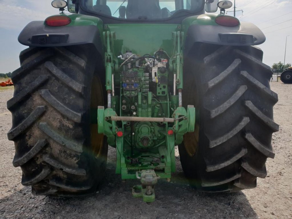 Oldtimer-Traktor des Typs John Deere 8335R, Neumaschine in Звенигородка (Bild 4)