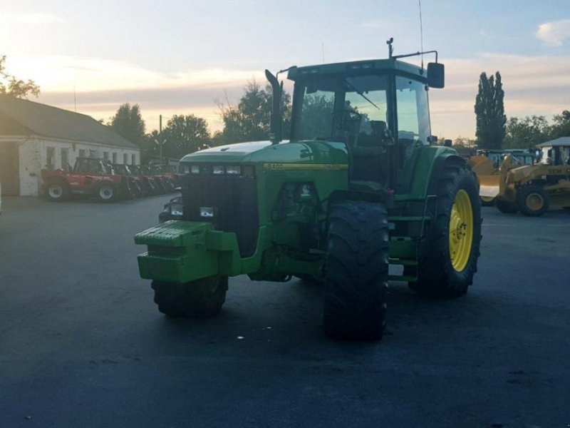 Oldtimer-Traktor del tipo John Deere 8400, Neumaschine In Путрівка (Immagine 1)