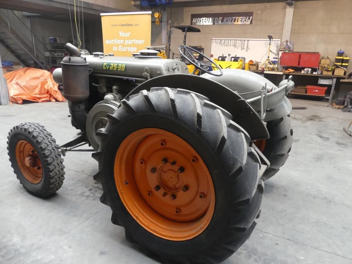 Oldtimer-Traktor of the type Landini L25, Gebrauchtmaschine in Deurne (Picture 3)