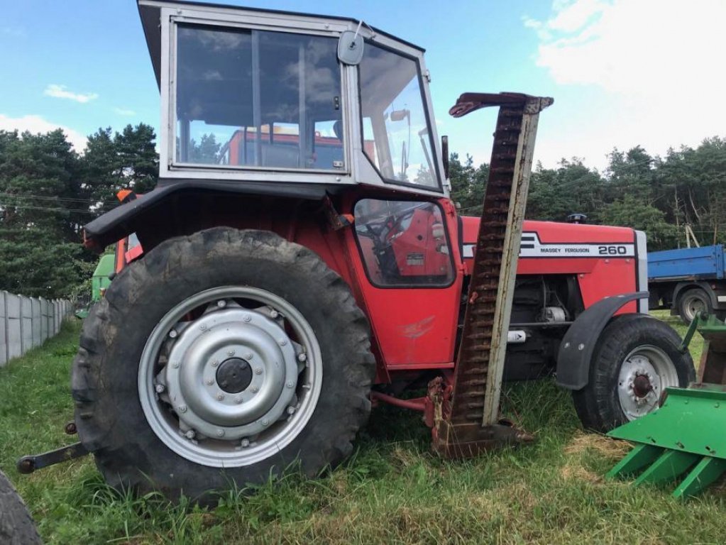 Oldtimer-Traktor des Typs Massey Ferguson 260, Neumaschine in Червоноград (Bild 1)