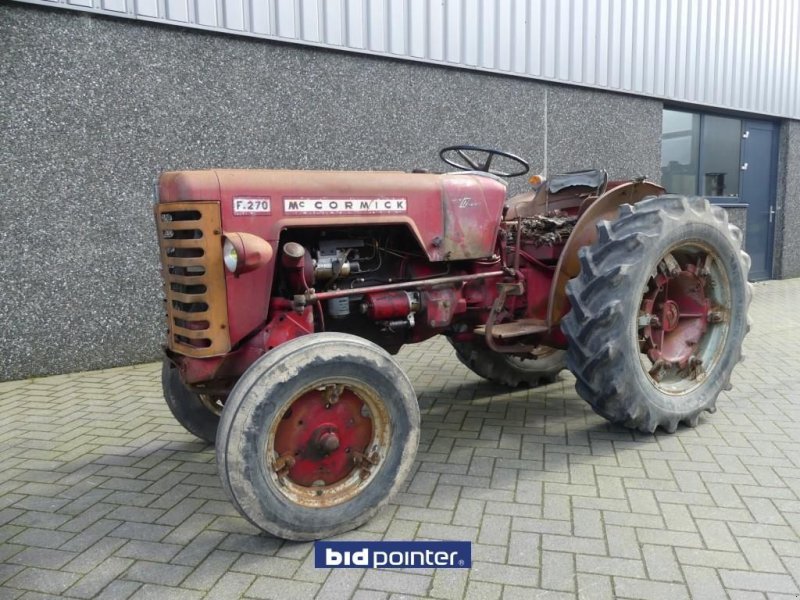Oldtimer-Traktor of the type McCormick F270 Vinyard, Gebrauchtmaschine in Deurne (Picture 1)