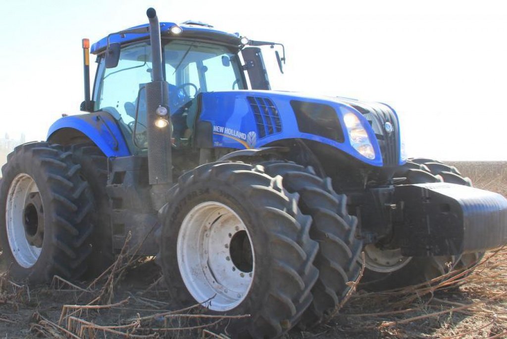 Oldtimer-Traktor des Typs New Holland Т8.410, Neumaschine in Миколаїв (Bild 1)