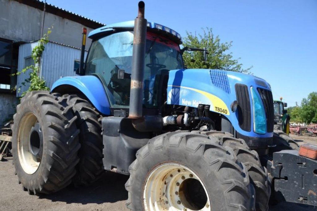 Oldtimer-Traktor typu New Holland T8040, Neumaschine w Куйбишеве (Zdjęcie 8)