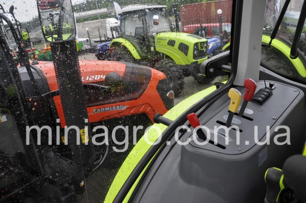 Oldtimer-Traktor des Typs Zoomlion RH1104, Neumaschine in Бузова (Bild 3)