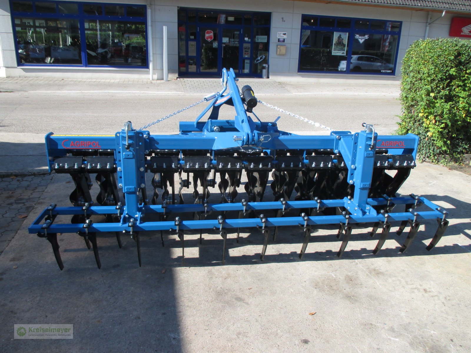 Packer & Walze del tipo Agripol Frontpacker Front Disk 300 mit 2 Reihen Messerzinken, Neumaschine In Feuchtwangen (Immagine 4)