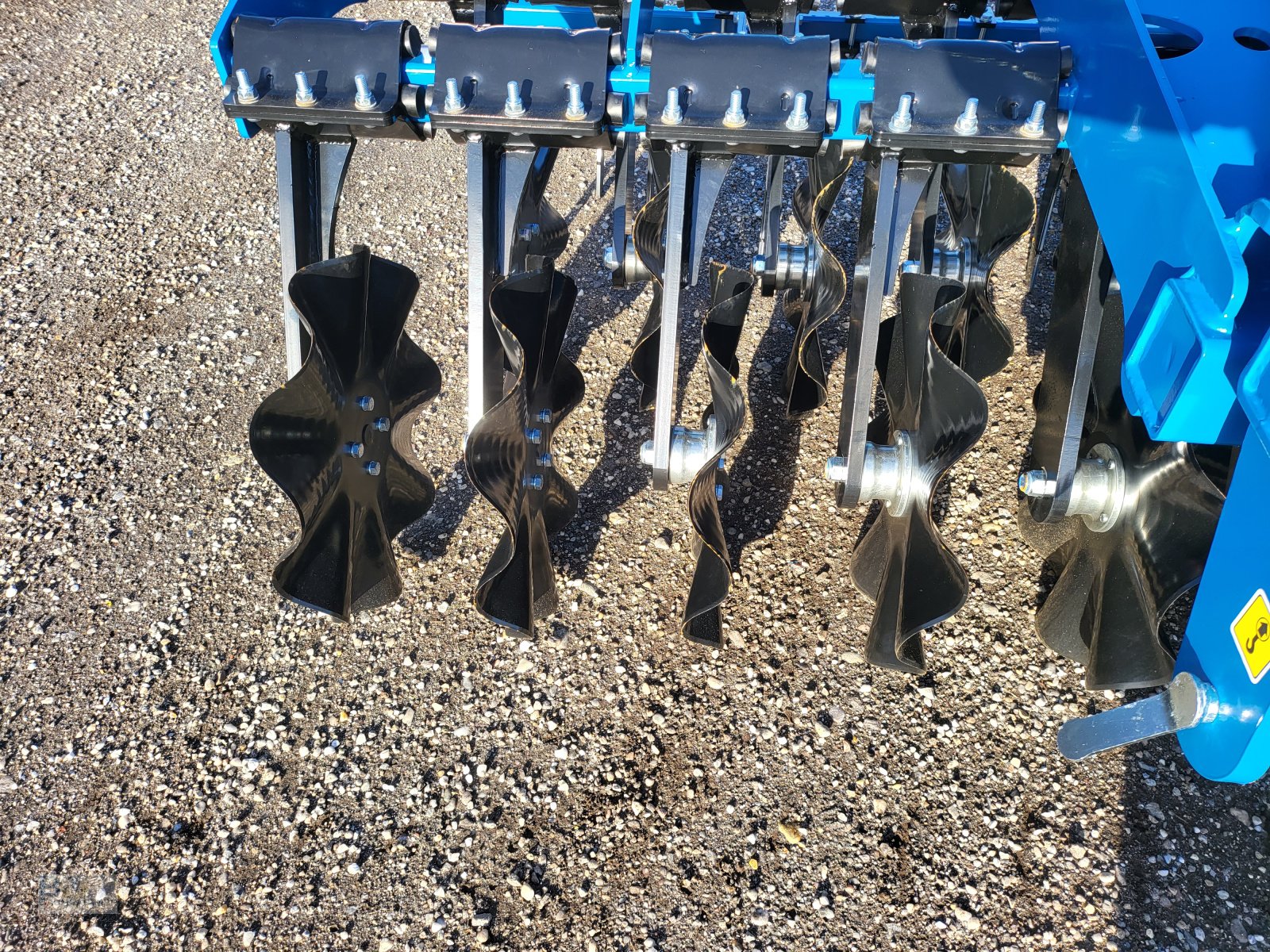 Packer & Walze of the type Agripol Frontpacker FRONTDISC 300 T mit Messerzinken-Vorsatz NEUHEIT!!, Neumaschine in Frontenhausen (Picture 12)