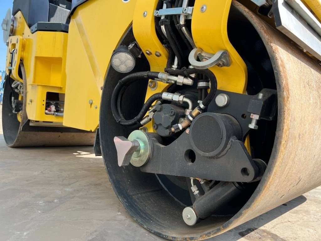 Packer & Walze van het type Bomag BW100 AD-5, Neumaschine in Venlo (Foto 10)