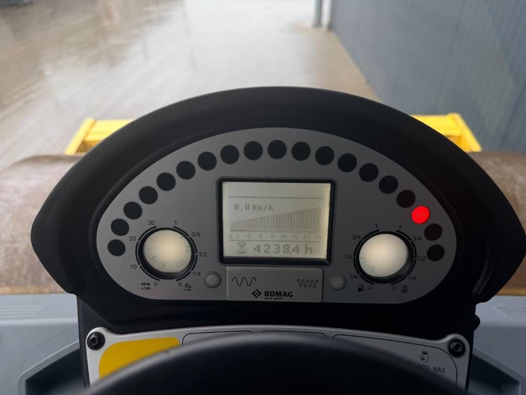 Packer & Walze от тип Bomag BW213D-5, Gebrauchtmaschine в Venlo (Снимка 9)