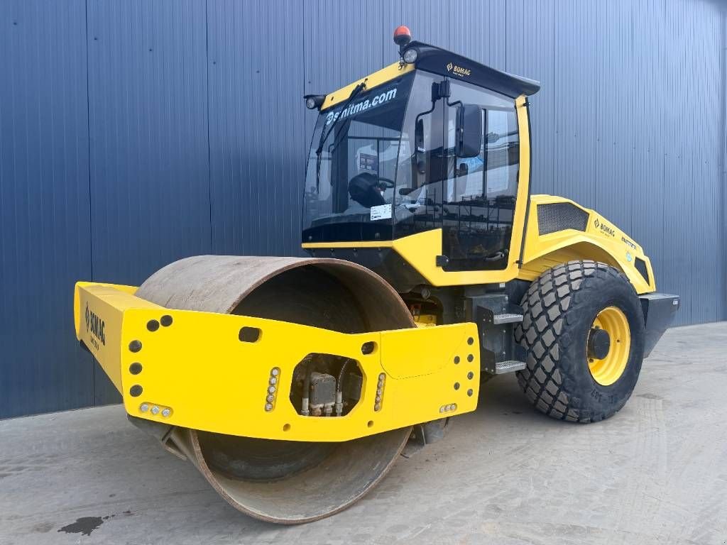 Packer & Walze Türe ait Bomag BW213D-5, Gebrauchtmaschine içinde Venlo (resim 1)