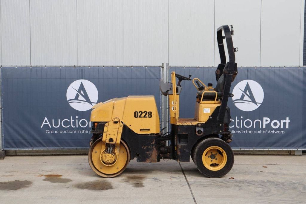 Packer & Walze του τύπου Caterpillar CB-225E, Gebrauchtmaschine σε Antwerpen (Φωτογραφία 2)
