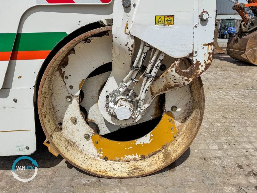 Packer & Walze типа Caterpillar CB434D, Gebrauchtmaschine в Oost West en Middelbeers (Фотография 11)