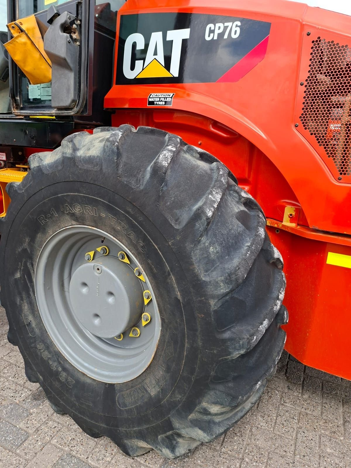 Packer & Walze от тип Caterpillar CP76, Gebrauchtmaschine в Bergschenhoek (Снимка 4)