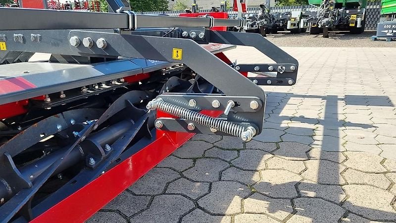 Packer & Walze des Typs DA Landtechnik Katana Cut 300 Messerwalze, Neumaschine in Stemwede (Bild 6)