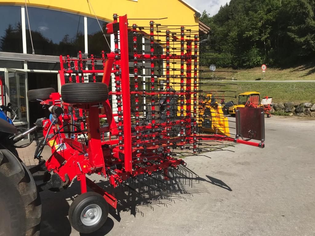 Packer & Walze des Typs Einböck Wiesenstriegler Sportstar 450, Neumaschine in Burgkirchen (Bild 3)