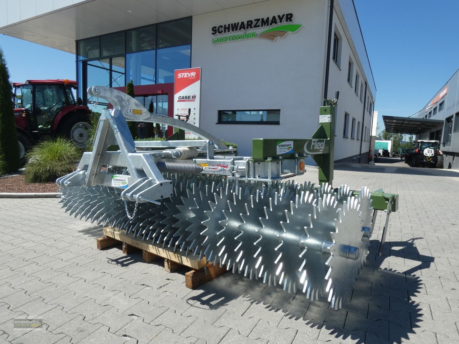 Packer & Walze des Typs Fliegl AgroCenter Profiwalze 3000/Messervoregge, Neumaschine in Gampern (Bild 1)