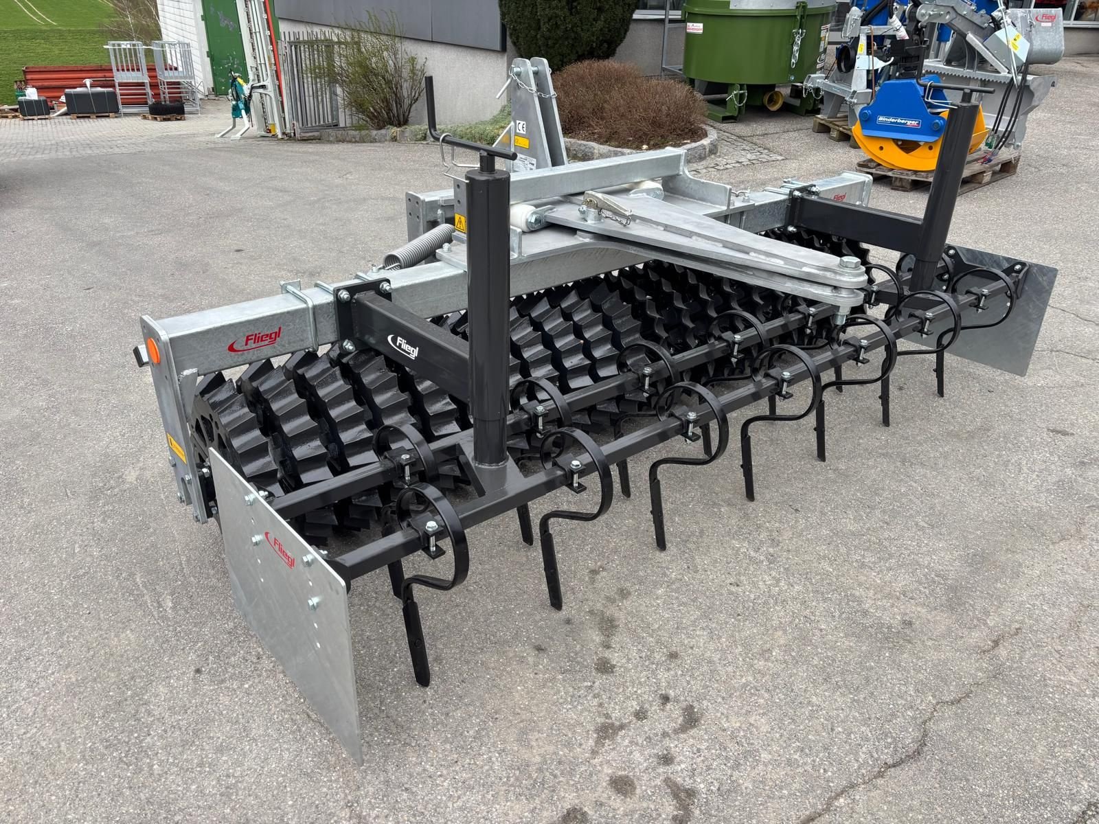 Packer & Walze типа Fliegl Frontpackerwalze 3 m, Neumaschine в St. Marienkirchen (Фотография 3)