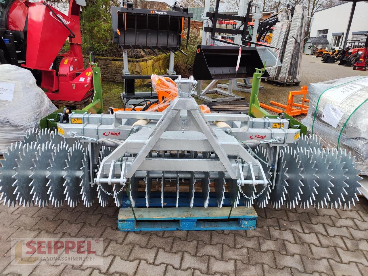 Packer & Walze des Typs Fliegl PROFIWALZE 300 CM MIT VOREGGE, Neumaschine in Groß-Umstadt (Bild 4)