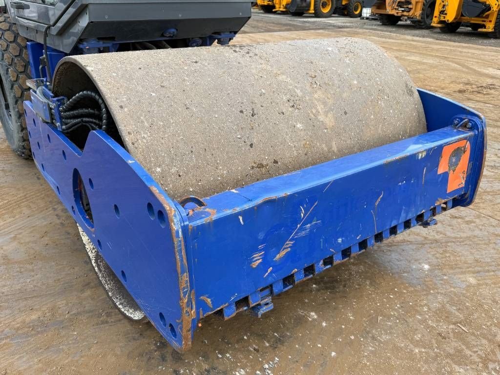 Packer & Walze van het type Hamm 3307 - Good Working Condition / Deutz Engine, Gebrauchtmaschine in Veldhoven (Foto 9)