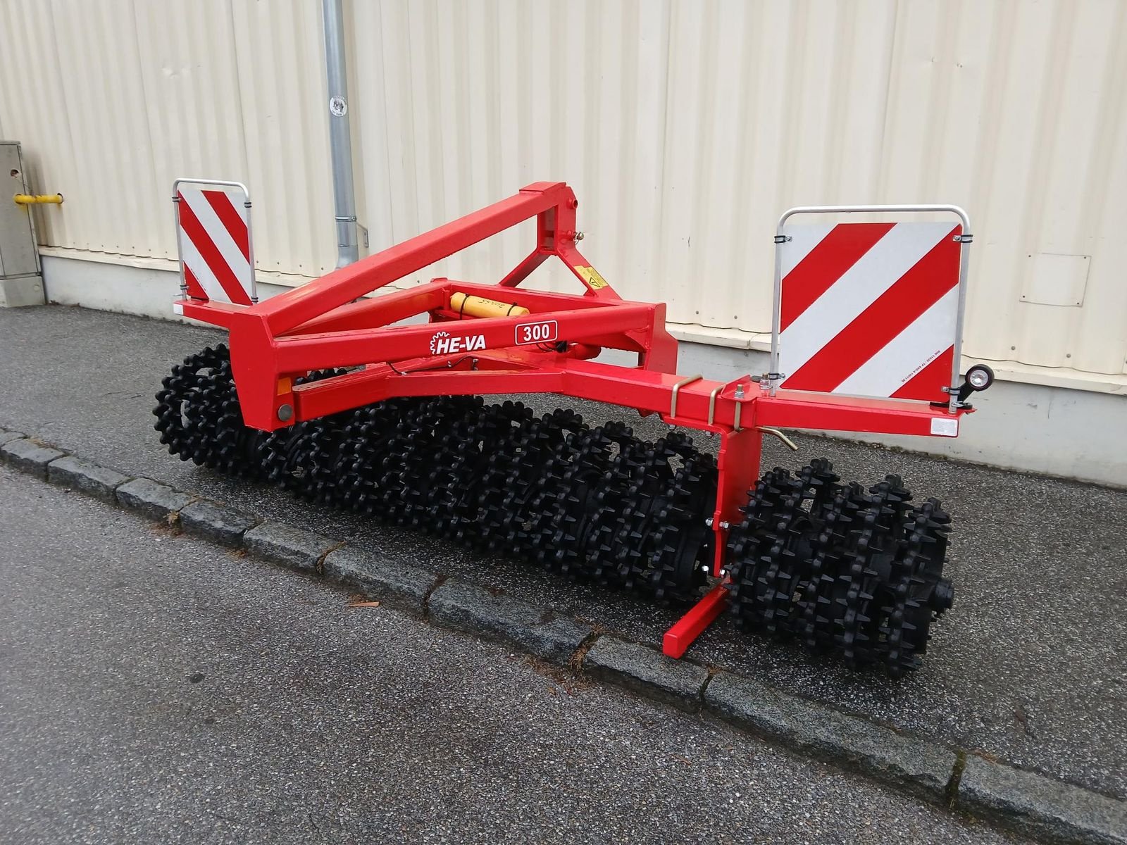 Packer & Walze des Typs HE-VA Front Roller 300, Neumaschine in Kalsdorf (Bild 1)