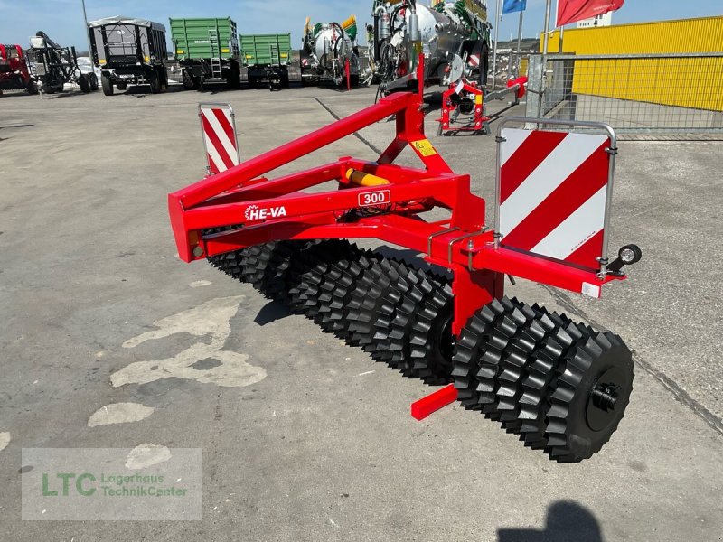 Packer & Walze van het type HE-VA Frontroller 300, Neumaschine in Korneuburg