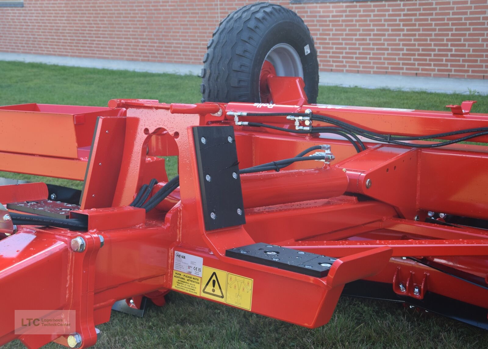 Packer & Walze des Typs HE-VA Messerwalze HE-VA, Neumaschine in Korneuburg (Bild 6)