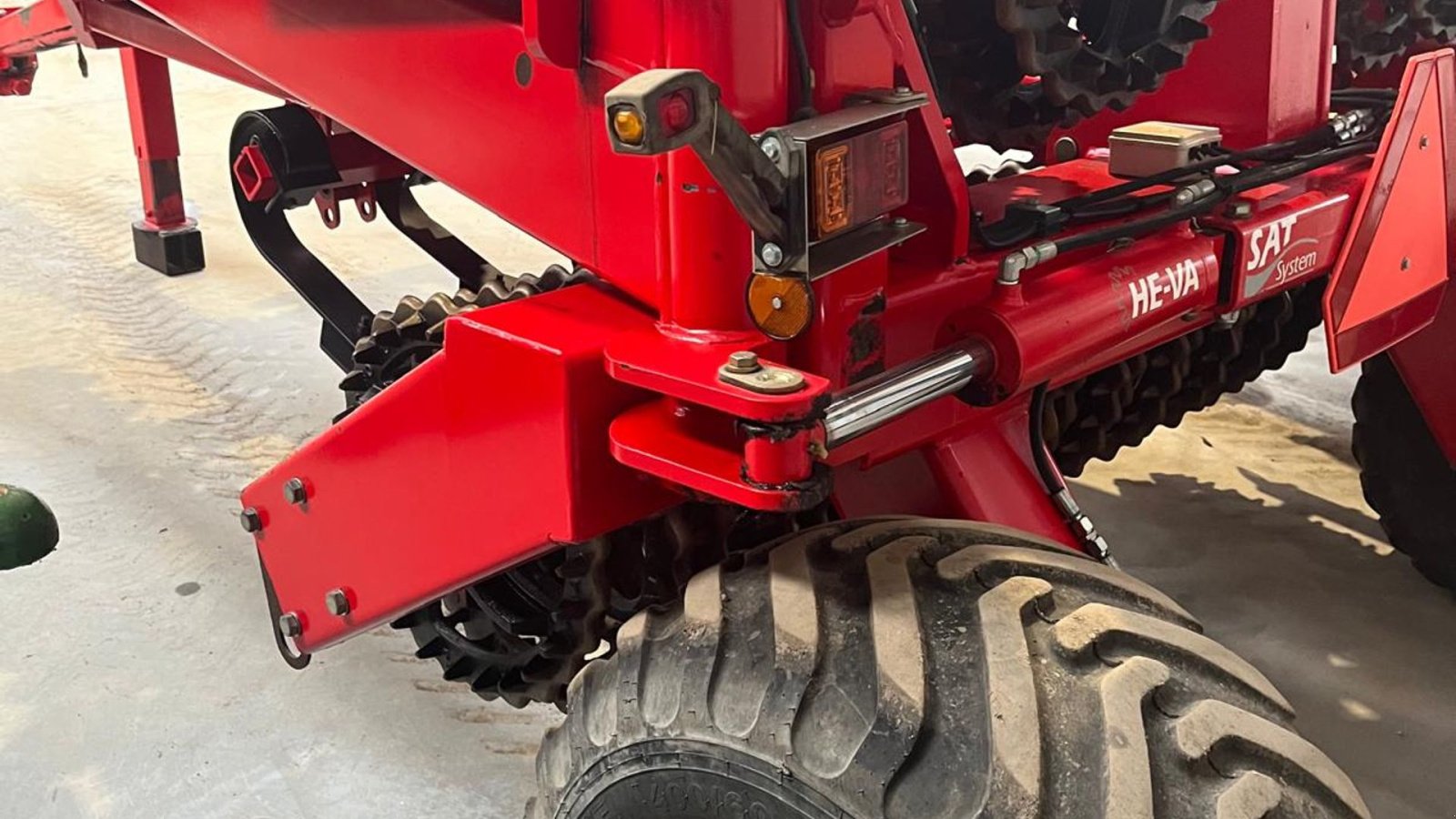 Packer & Walze типа HE-VA TIP ROLLER 820 Spring-Board + Hydr. Bremser, Gebrauchtmaschine в Borre (Фотография 2)