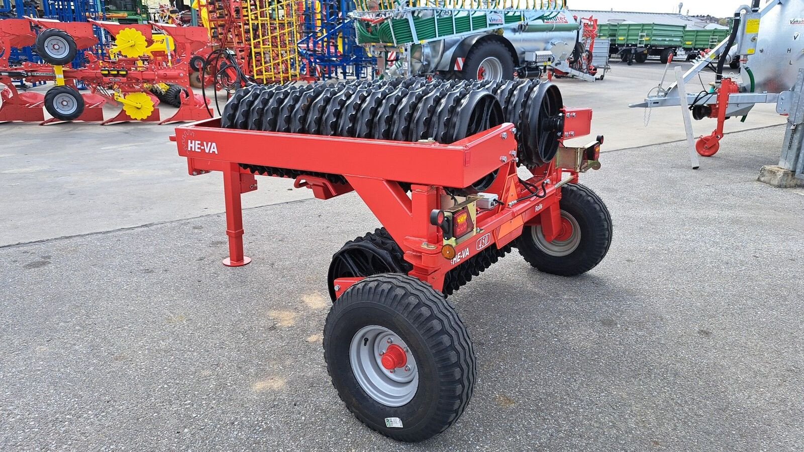 Packer & Walze des Typs HE-VA VIP-Roller 450, Neumaschine in Zwettl (Bild 4)